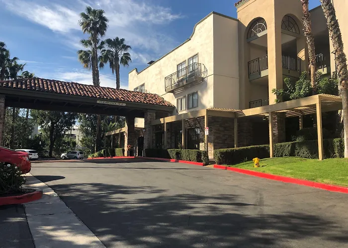Comfort Inn & Suites Orange County John Wayne Airport